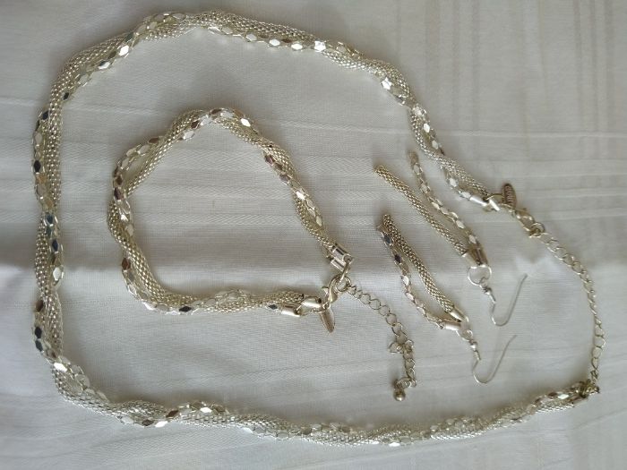 Conjunto prateado - colar + pulseira + brincos (novo)
