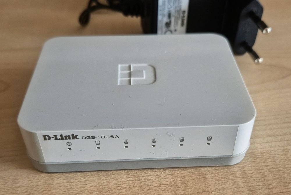 Комутатор (світч) гігабітний D-link DGS-1005A на 5 портів