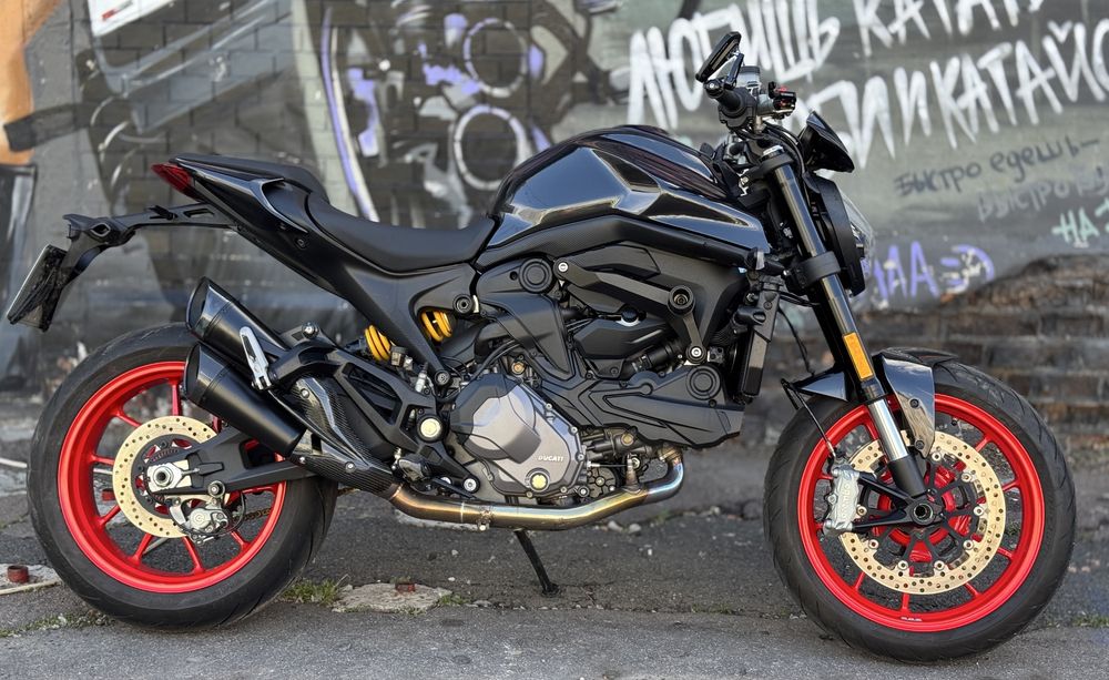 Мотоцикл Ducati Monster 937 2022 рік