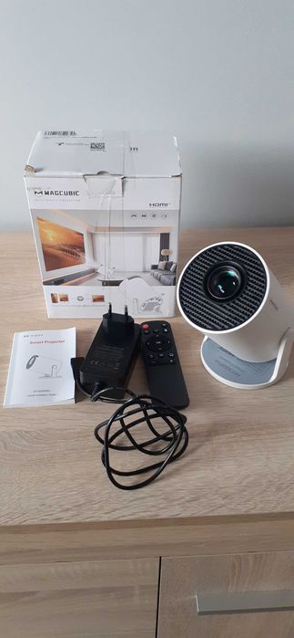 Projektor multimedialny Magcubic HY300 PRO z systemem Android