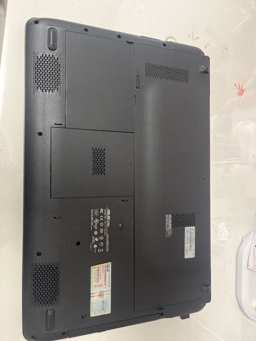 Laptop ASUS 17 cali, dysk SSD 512 GB. + dysk przenośny  300 GB