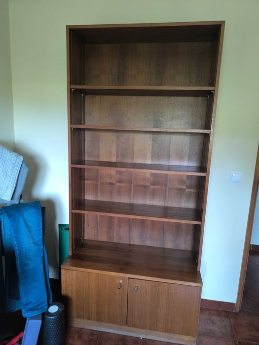 Estante madeira castanha