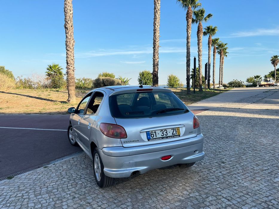 Peugeot 206 1.2 - Ano 2004