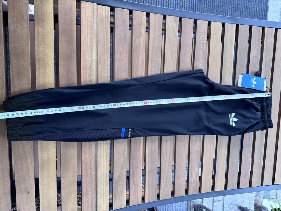 Продам жіночі штани adidas нові розмір s. Нейлон.