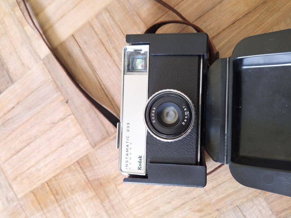 Kodak Instamatic 233 camera