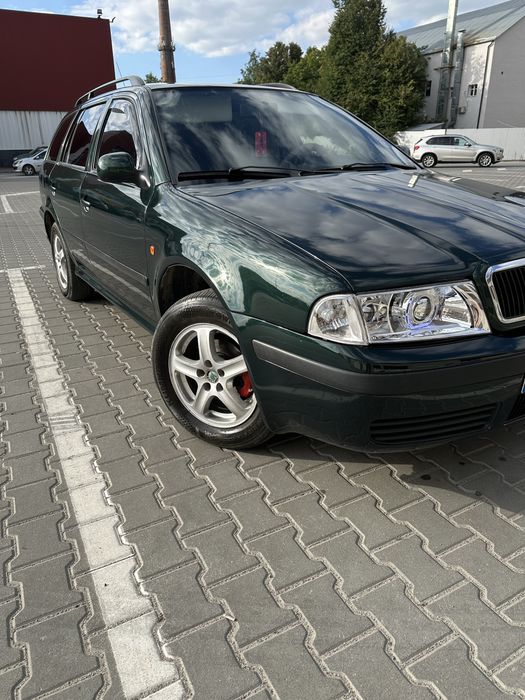 Продаєця Skoda tur