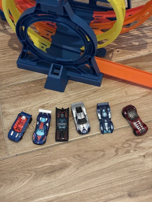 Duzy tor Hot Wheels potrójna pętla