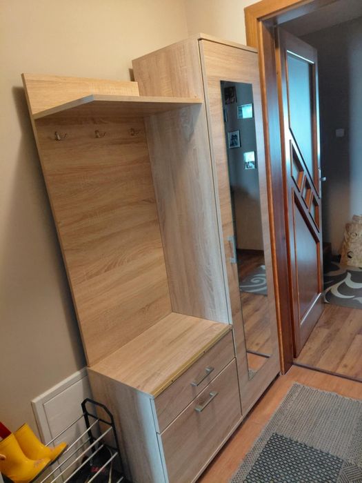 Sprzedam szafę z lustrem do przedpokoju