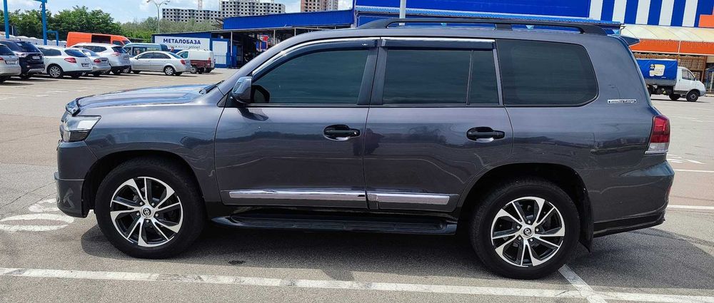 Оренда з викупом LAND CRUISER, LC200, 4.5D 2008р.в. 1300$\міс., або 300$/13.500грн.в тиждень. АКПП(Автом.) Дизель Без застави Без обмежень Нотаріальні