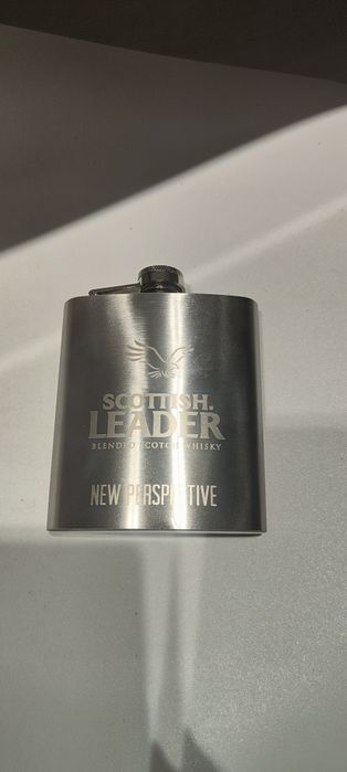 Piersiówka Scottish Leader