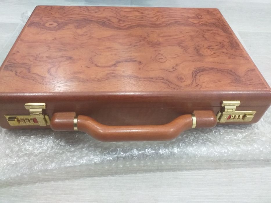 Mala nova em madeira com caixa