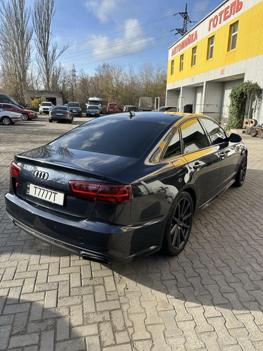 Ауді А6 C7 s Лайн