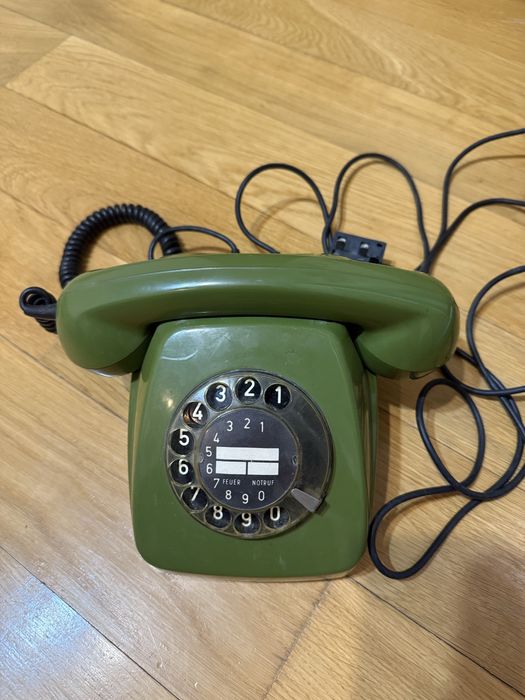 Старий телефон стаціонарний