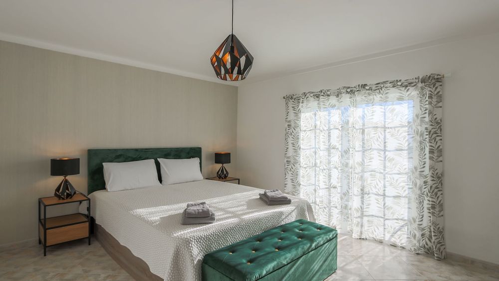 Moradia M3 c/ Piscina p/ Férias 400m Praia da Galé, Albufeira-Algarve.