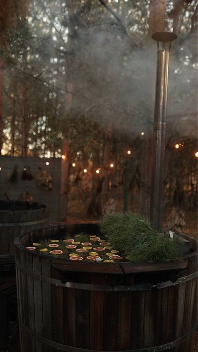 СЬОГОДНІ ВІЛЬНО | Будиночок з чаном у лісі — для двох, 15 хв від Києва