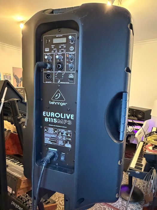 BEHRINGER EUROLIVE B115D – Coluna Ativa 1000W