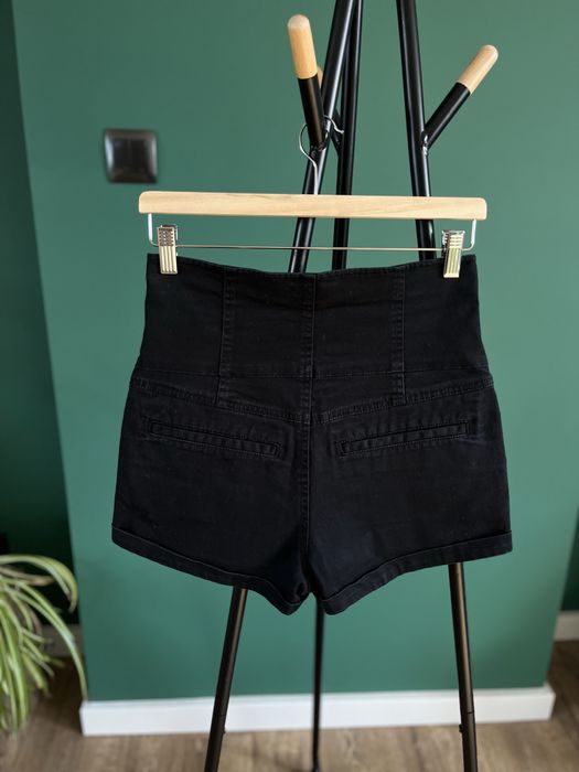 Krótkie spodenki czarne obcisłe shorts black czarne button