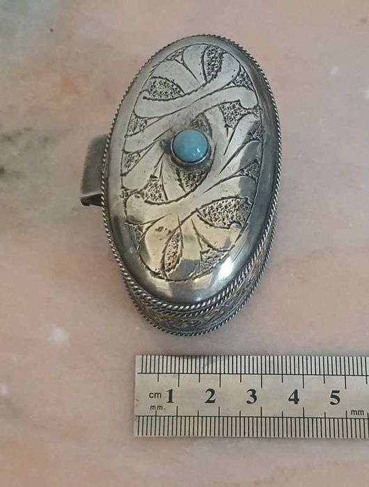 Tin box with blue agate64729941812355124