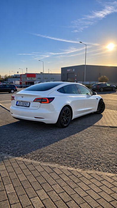 Tesla model 3 long range 498 cv