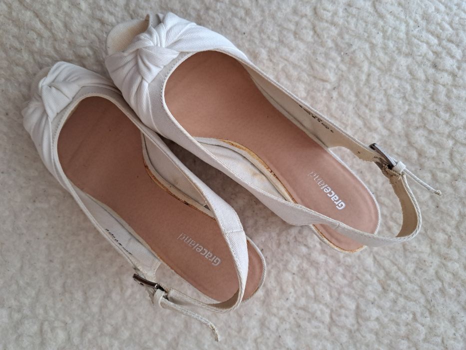 Buty letnie damskie na koturnie