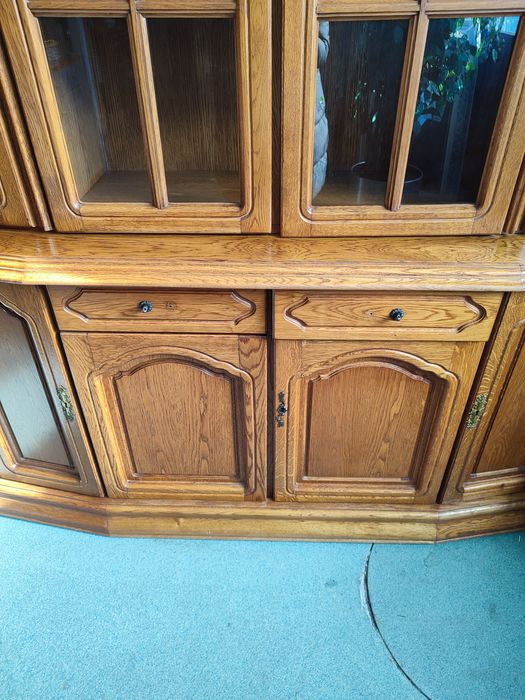 Kredens piękny drewno