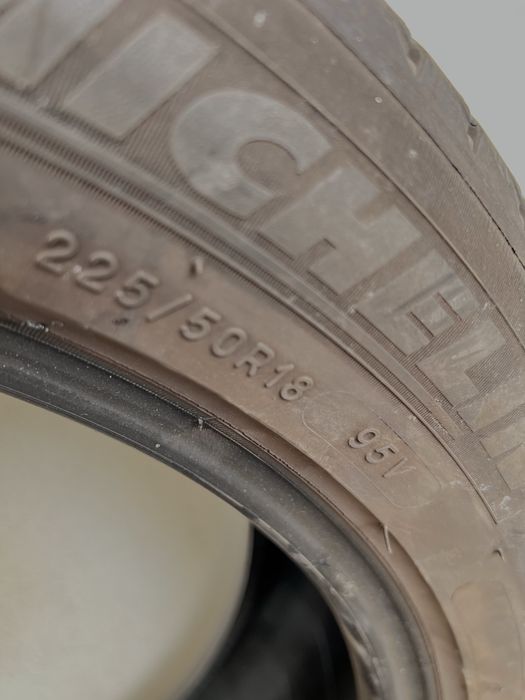 Pneus Michelin 225/50 R18 V