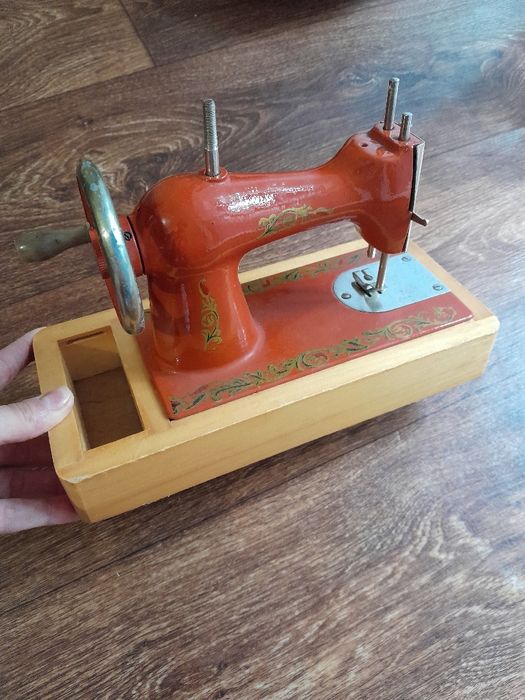 Швейная машинка  .