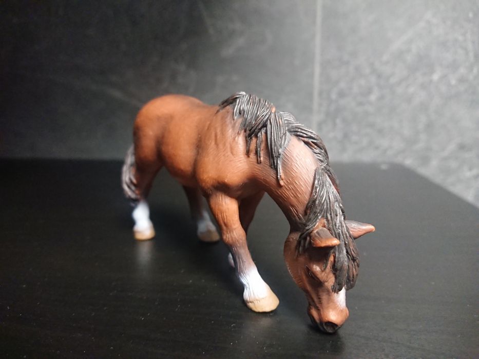 Лошадь Schleich Пасущийся пони, раритет, коллекционная фигурка
