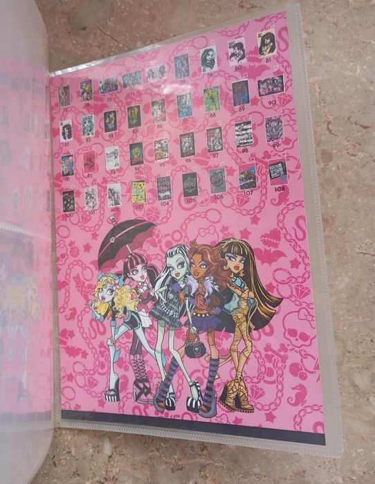 Monster High Álbum Quase Completo