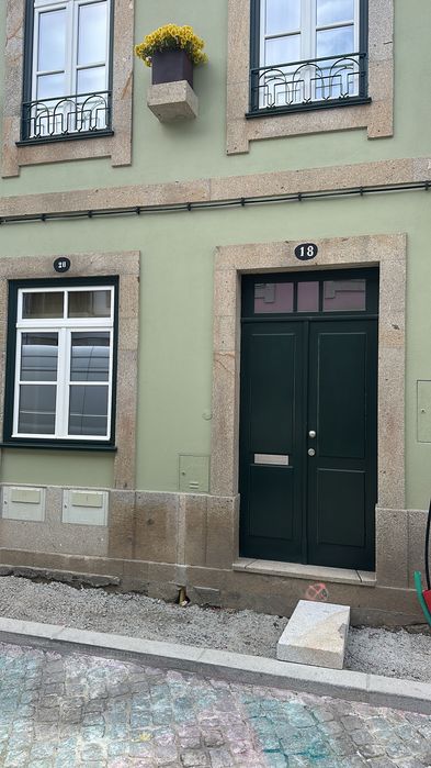 Caixilharia de alumínio, pvc e madeira