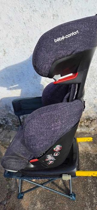 Cadeira Auto Bébé Confort RodiFix Grupo 2/3 ( 15 aos 36 kg)