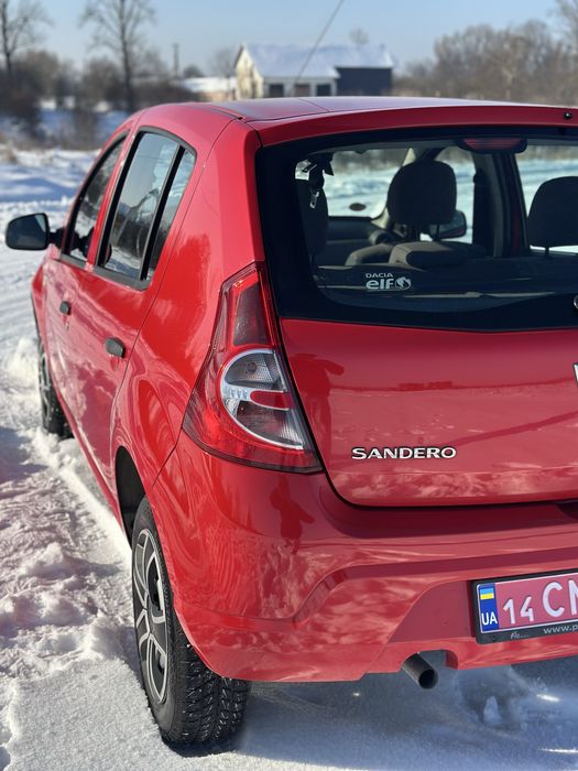 Dacia Sandero 2012 року випуску, рідна фарба