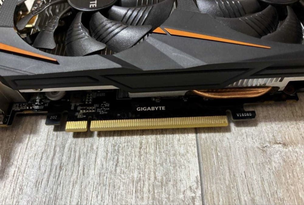 Продам виодекарту gigabyte 1060 3gb