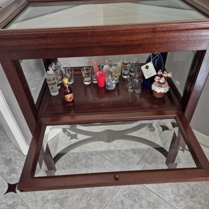 Móvel bar com rodízios com Oferta