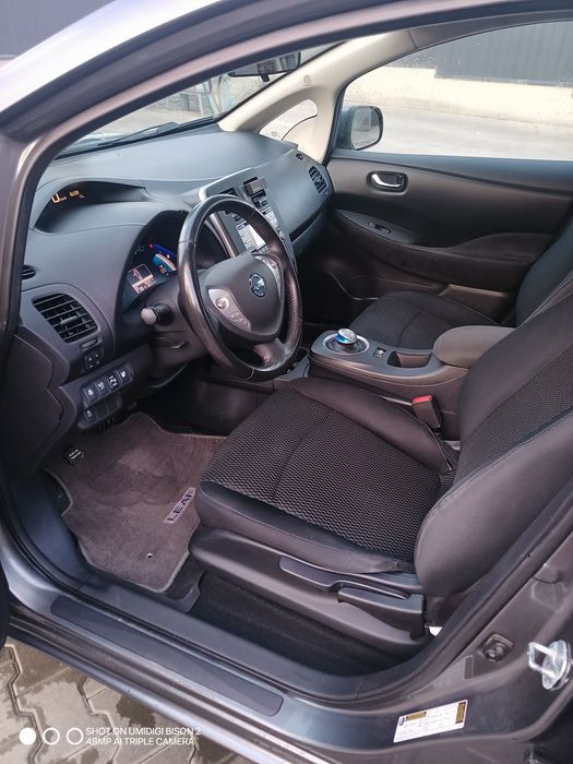 Продам nissan leaf