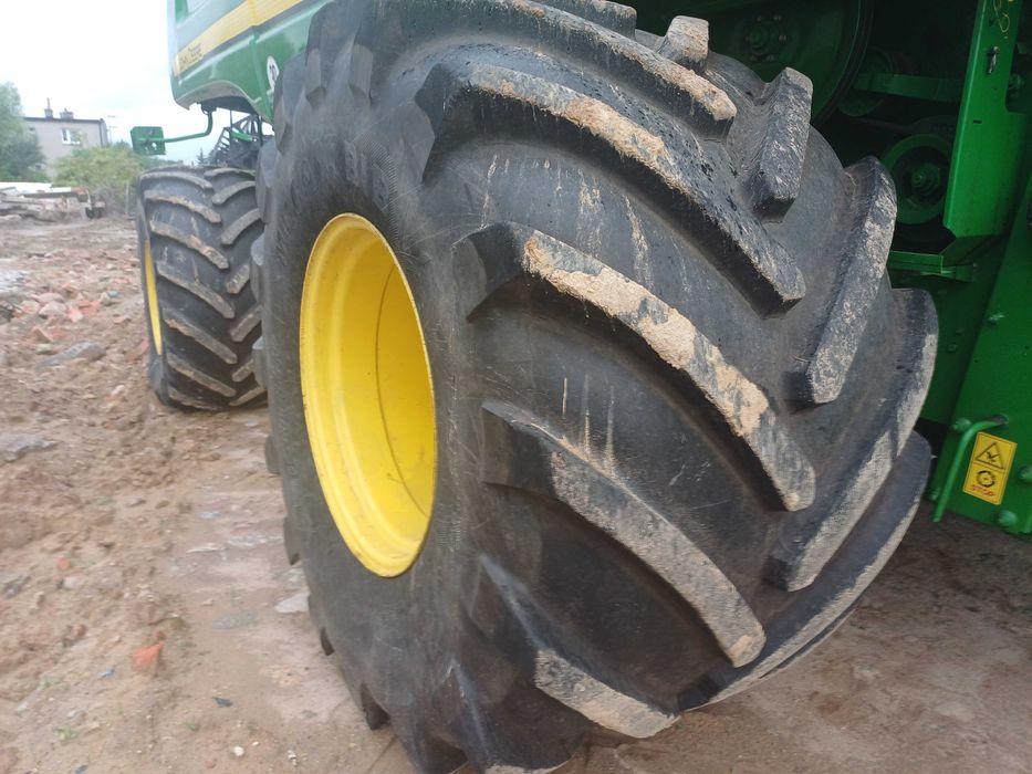 Opony Michelin 1050 50R32 2 SZT