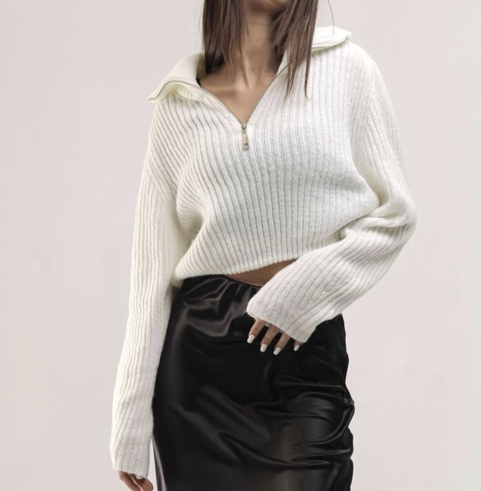 Кофточка з м’якої тканини, приємної до тіла.