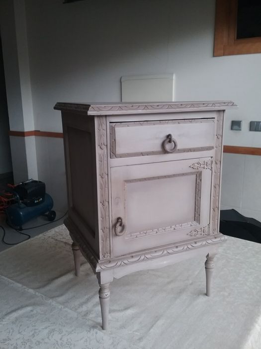 Mesinha antiga restaurada