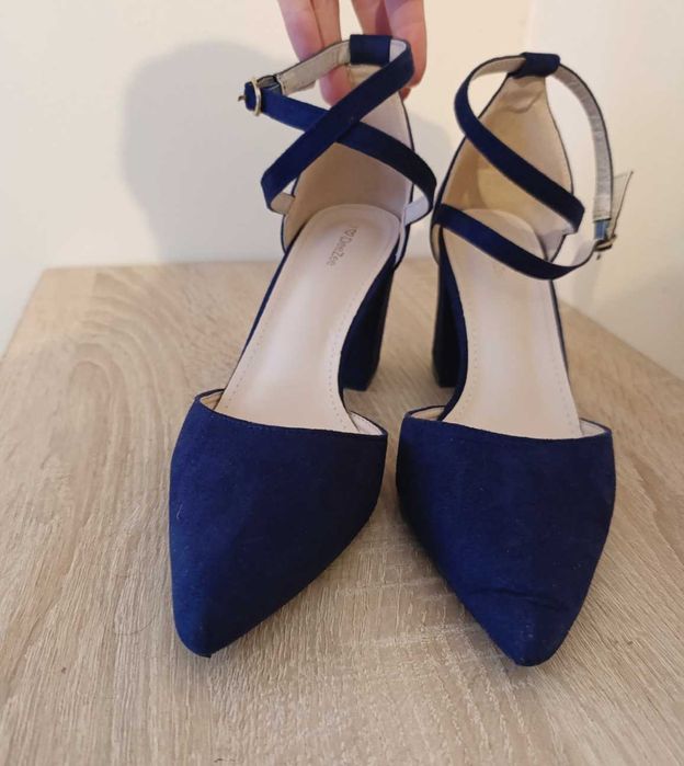 Buty na słupku 8 cm granatowe DeeZee