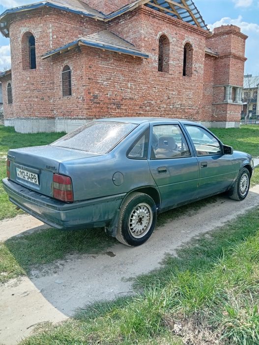 Продається Опель векта а,цікавить обмін на мото.