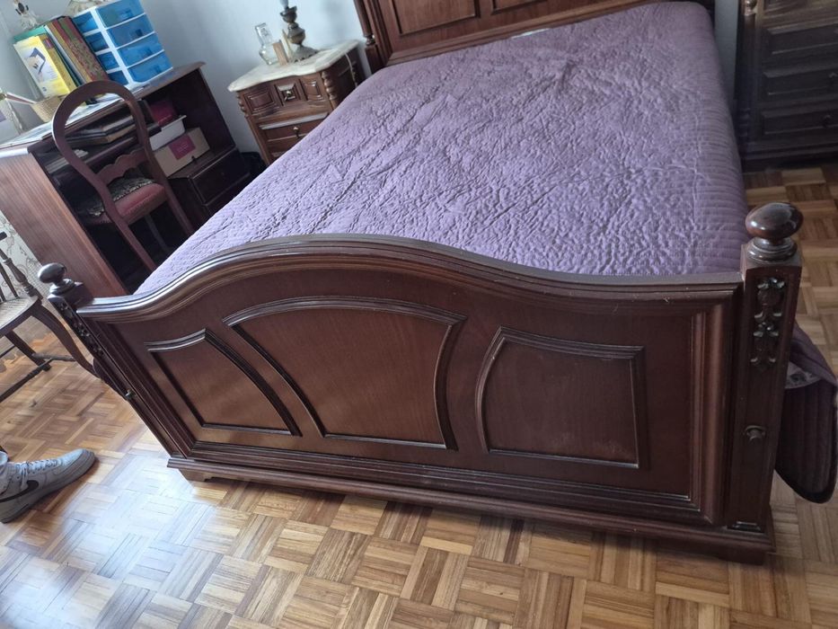 Cama Classica em Madeira Maciça