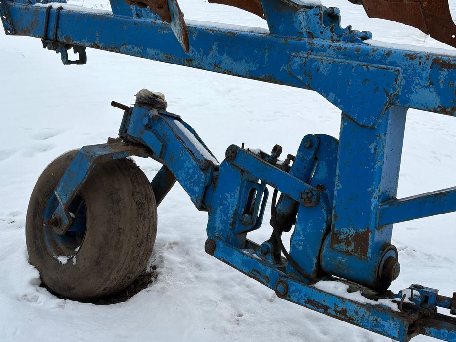 Продам плуг оборотний Lemken