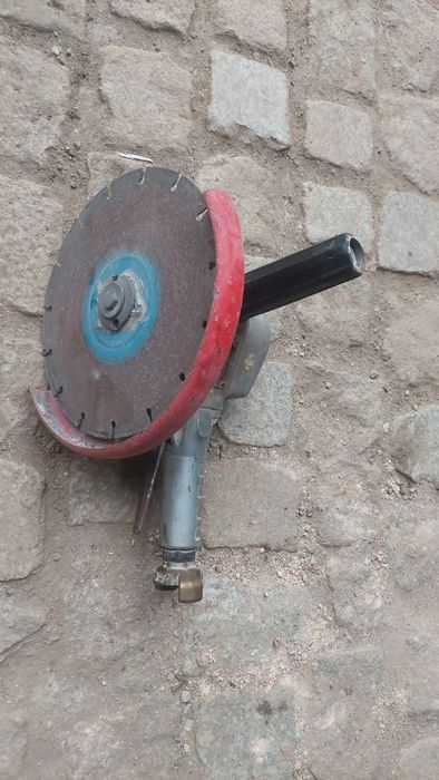 Rebarbadora pneumática