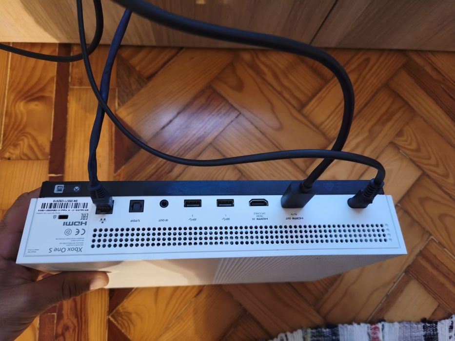 Xbox One S com 1 TB