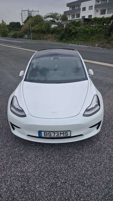 Tesla standard range 325cv