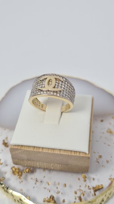 Złoty pierścionek szeroki sygnet CC Chanel z białą cyrkonią