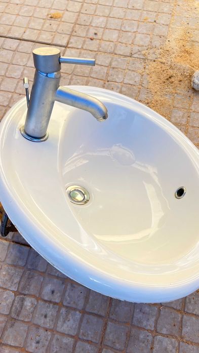 Lavatório de embutir sem torneira