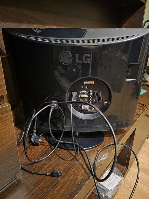 LG Flatron M2294D - monitor 22″ z funkcją TV
Przekątna ekranu: 22 cale