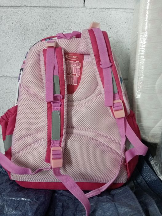 Mochila escolar de menina