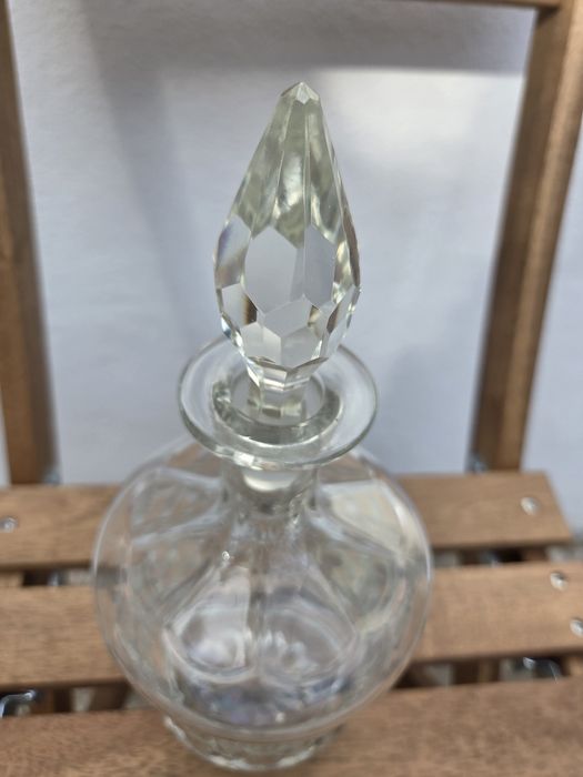 Garrafa de vidro lapidada